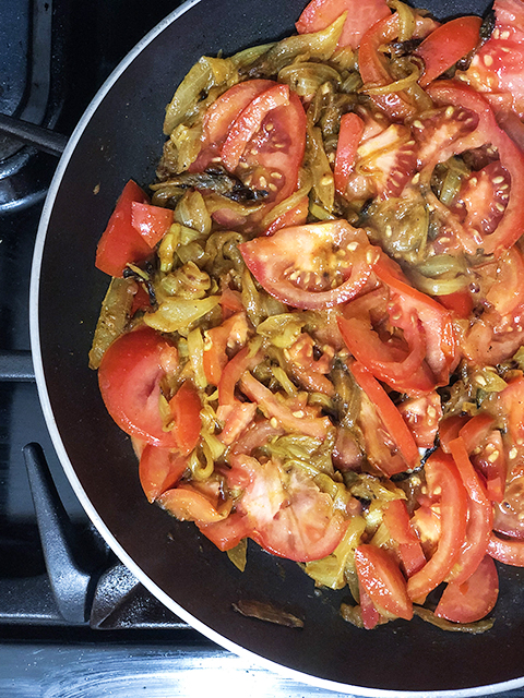 cooked onions and sliced tomatoes